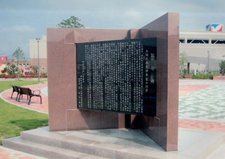 3-monument_03